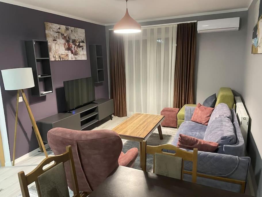 Sunny Prishtina Apartment بريشتاين المظهر الخارجي الصورة
