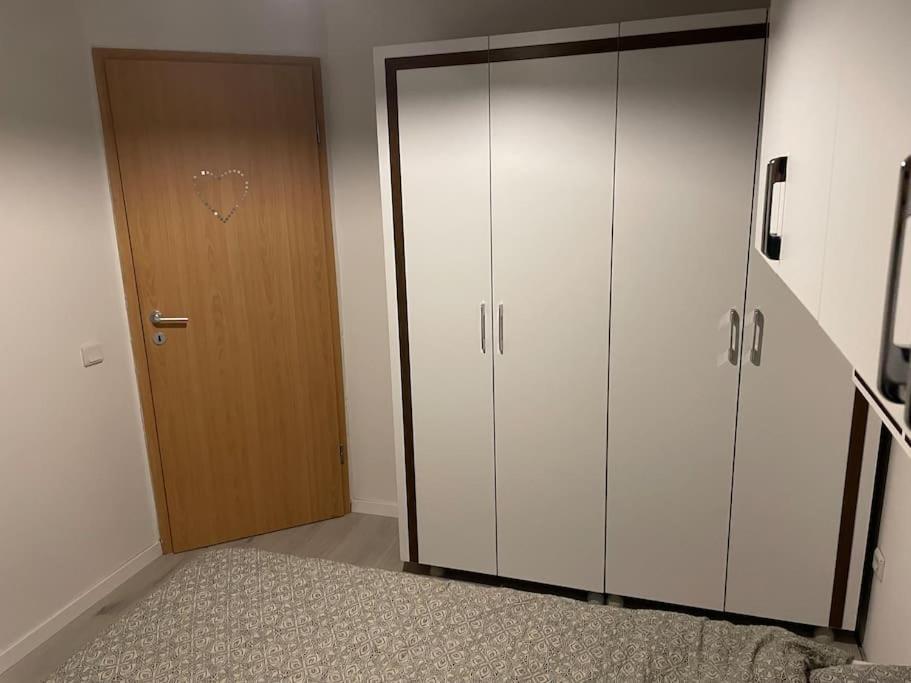 Sunny Prishtina Apartment بريشتاين المظهر الخارجي الصورة